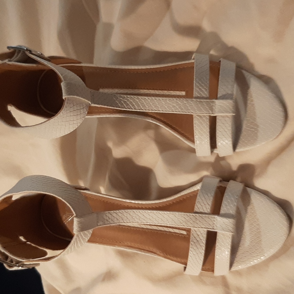 New Directions sandal